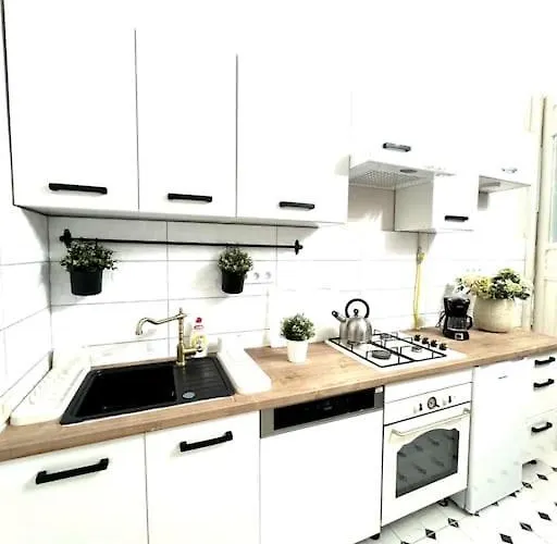 L3 City Centre Stylish Flat Ac